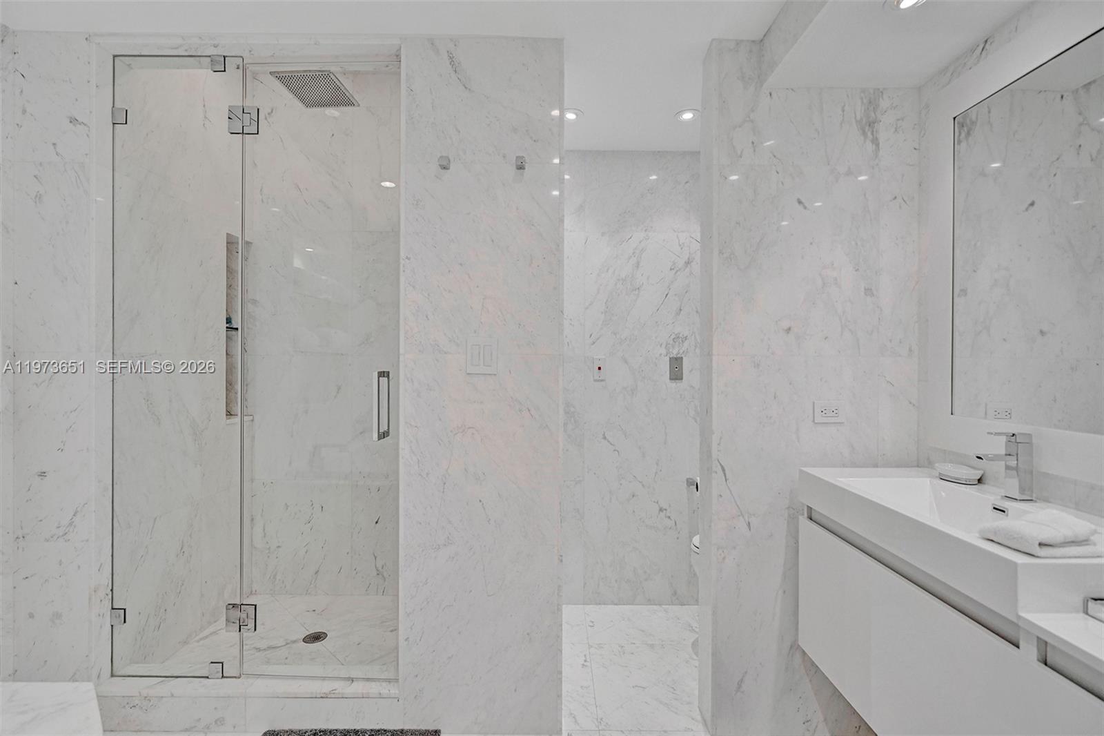 KENILWORTH CONDO - Residential