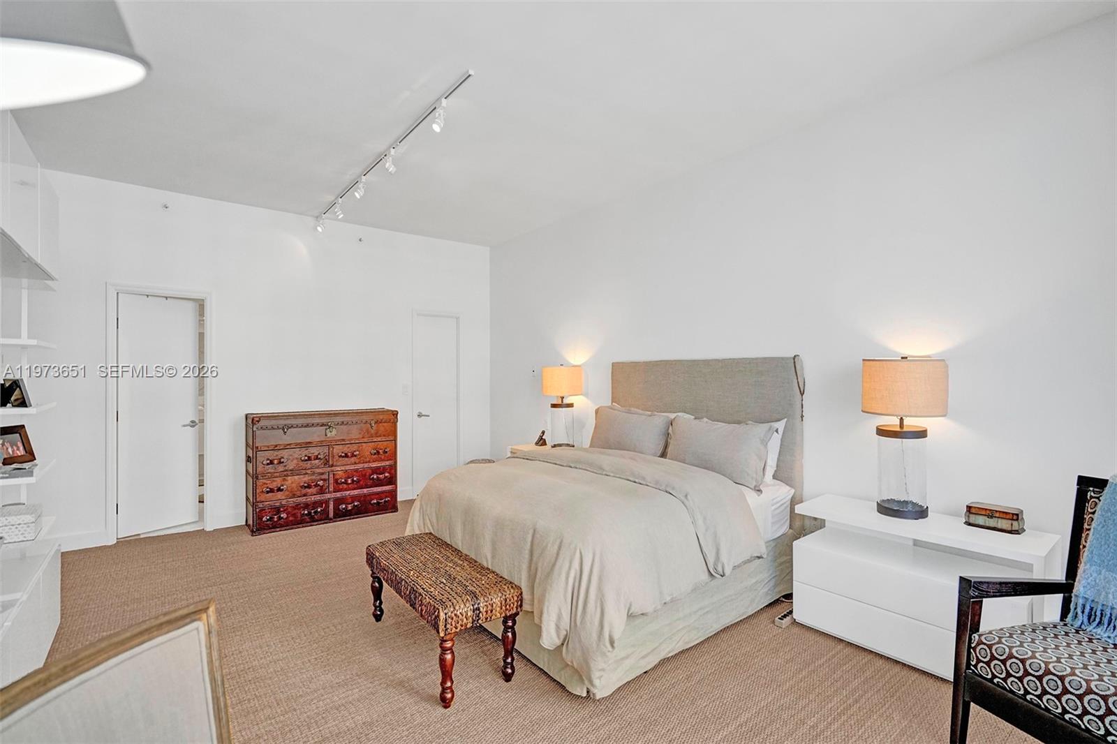 KENILWORTH CONDO - Residential