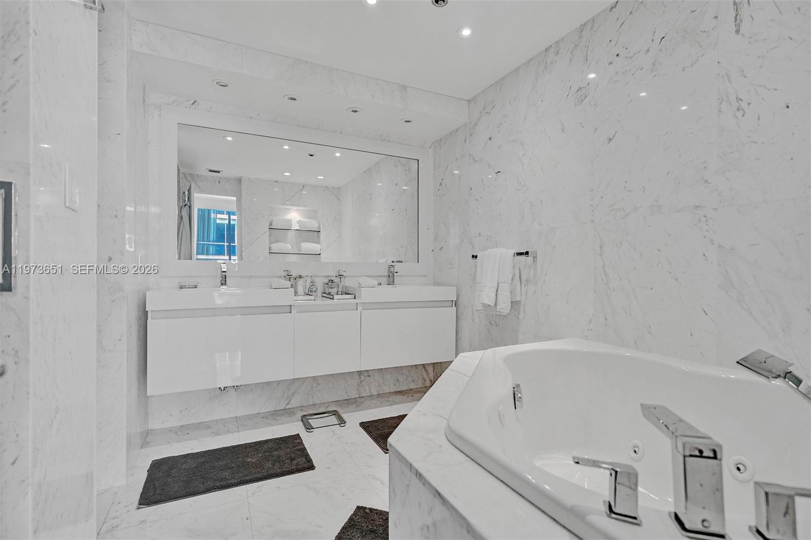 KENILWORTH CONDO - Residential