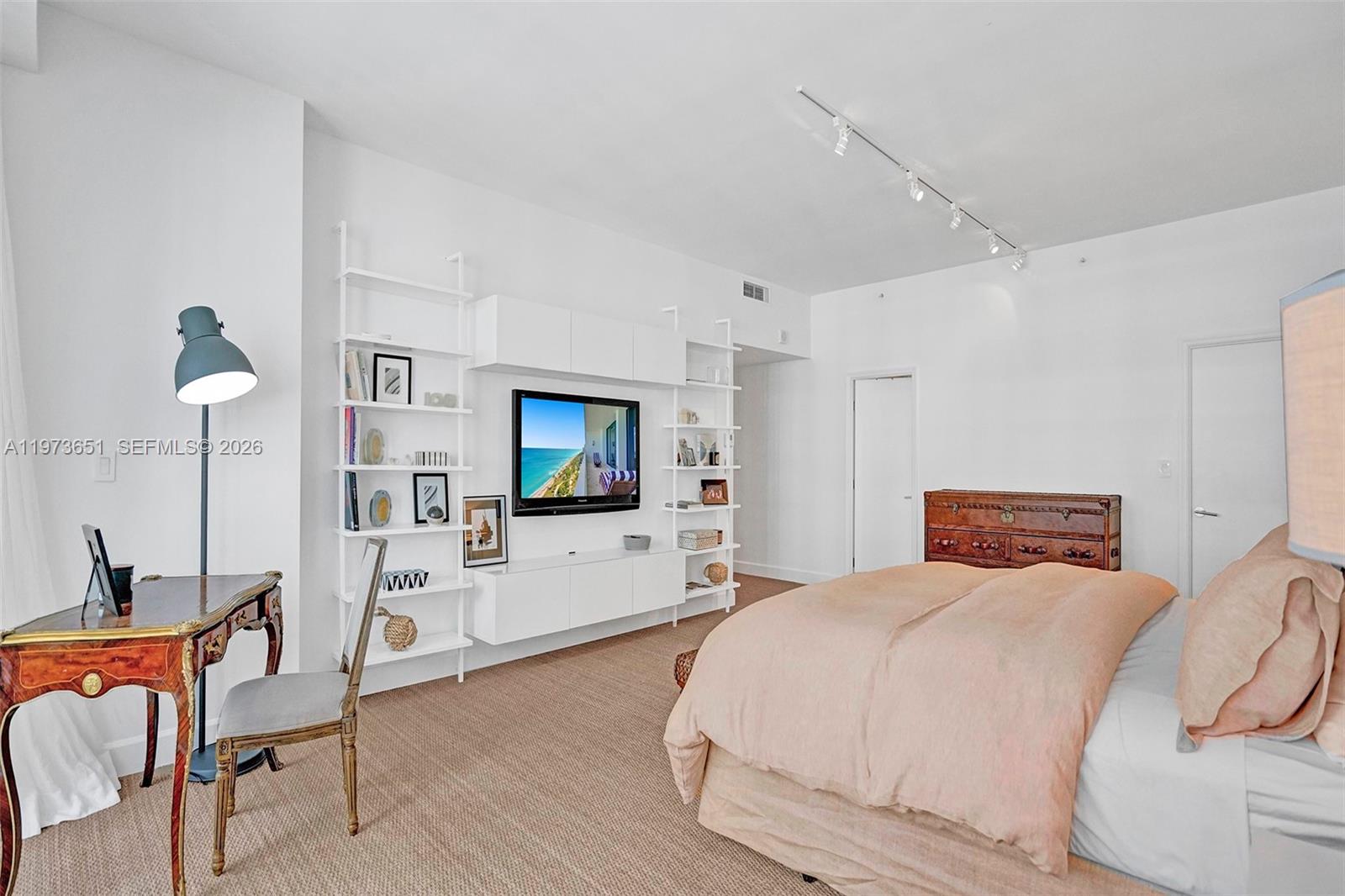 KENILWORTH CONDO - Residential