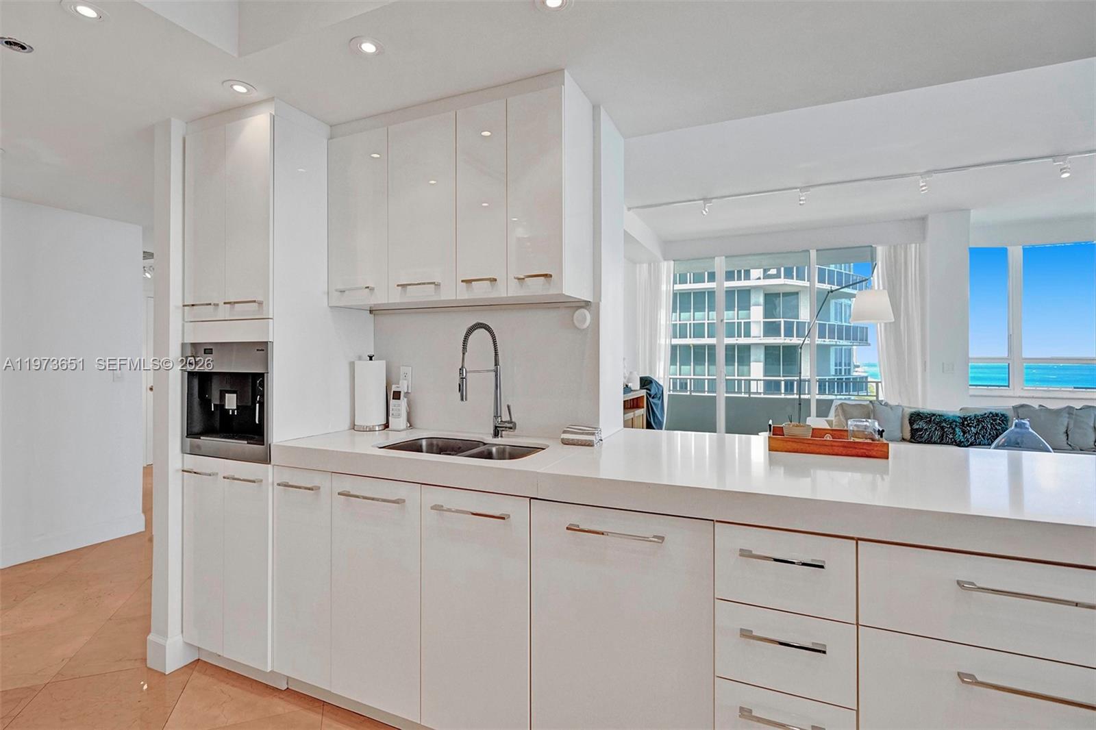 KENILWORTH CONDO - Residential