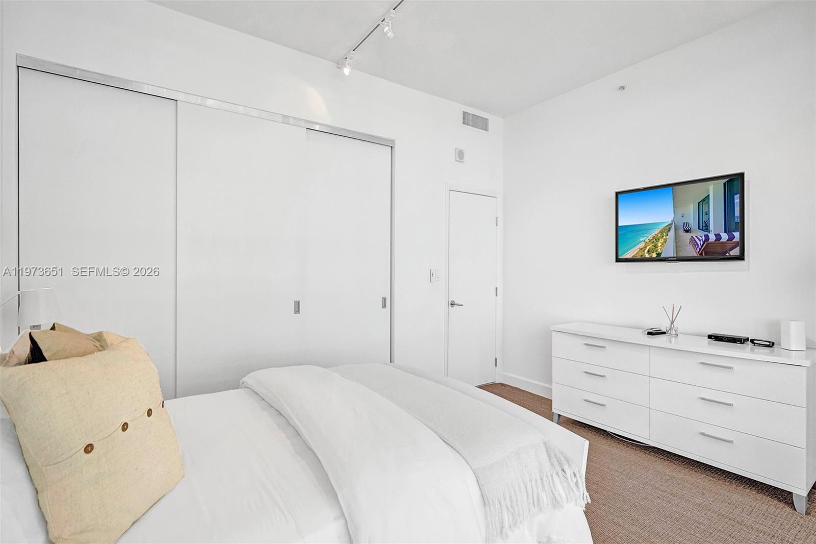 KENILWORTH CONDO - Residential