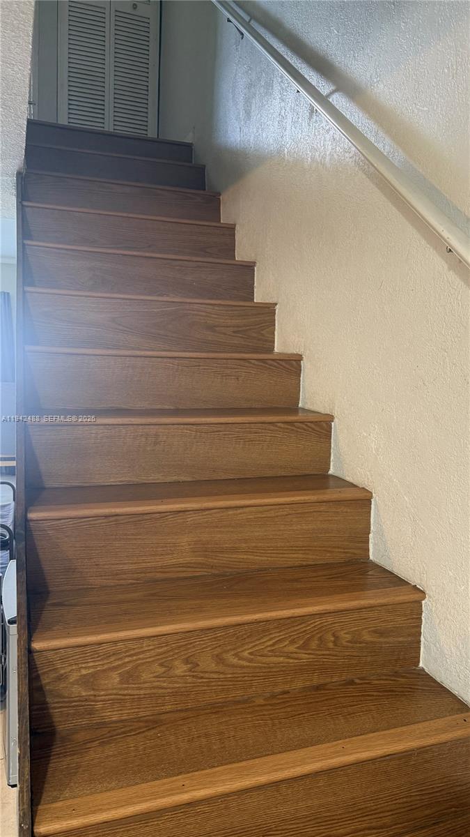 VILLAS OF PINECREST CONDO - Residential