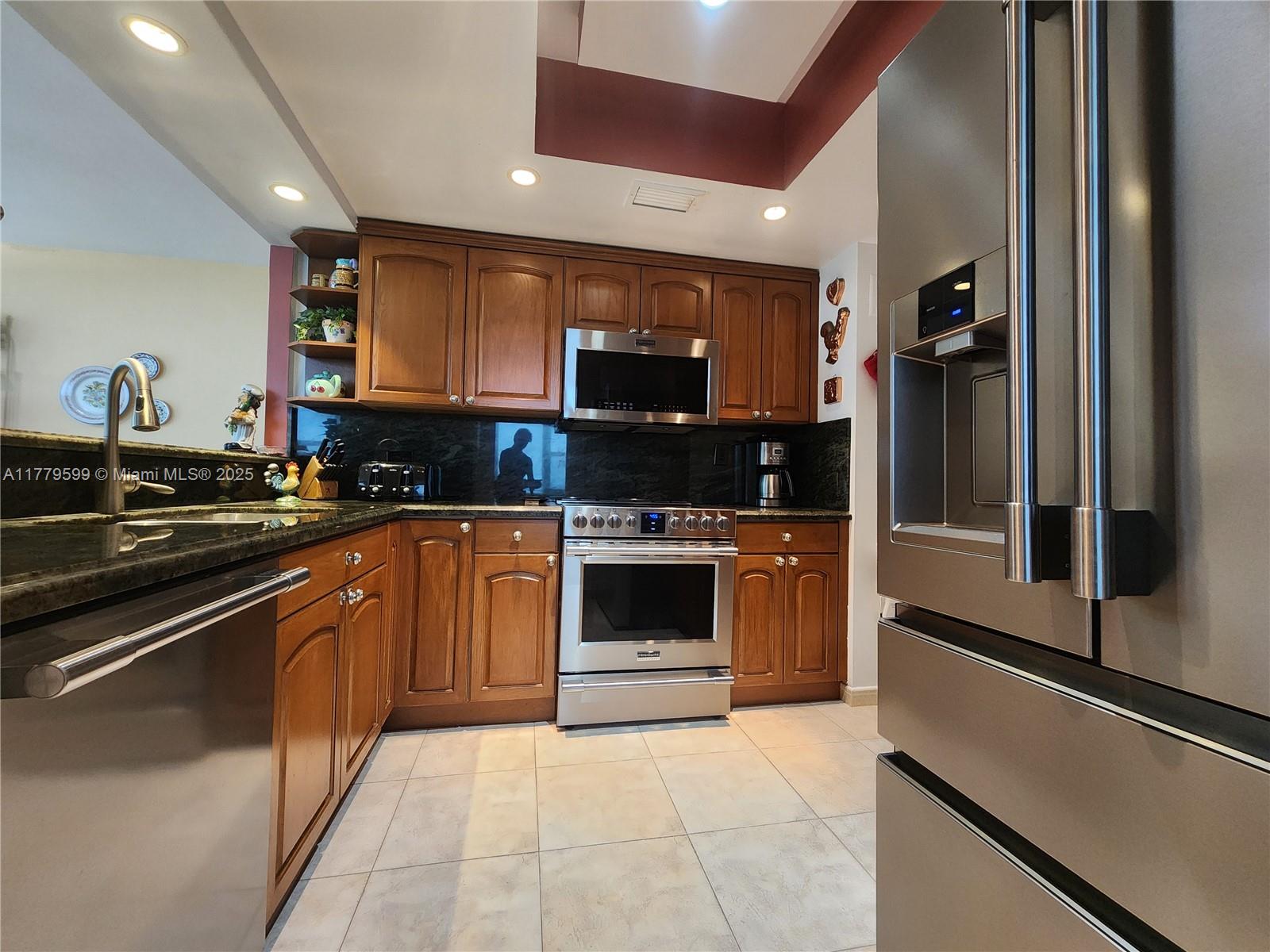 ALEXANDER TOWERS CONDO - Residential Lease