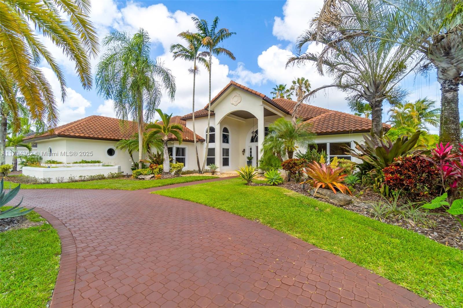 13105 Sw 106th Ave, Miami, Broward County, Florida - 5 Bedrooms  
6 Bathrooms - 