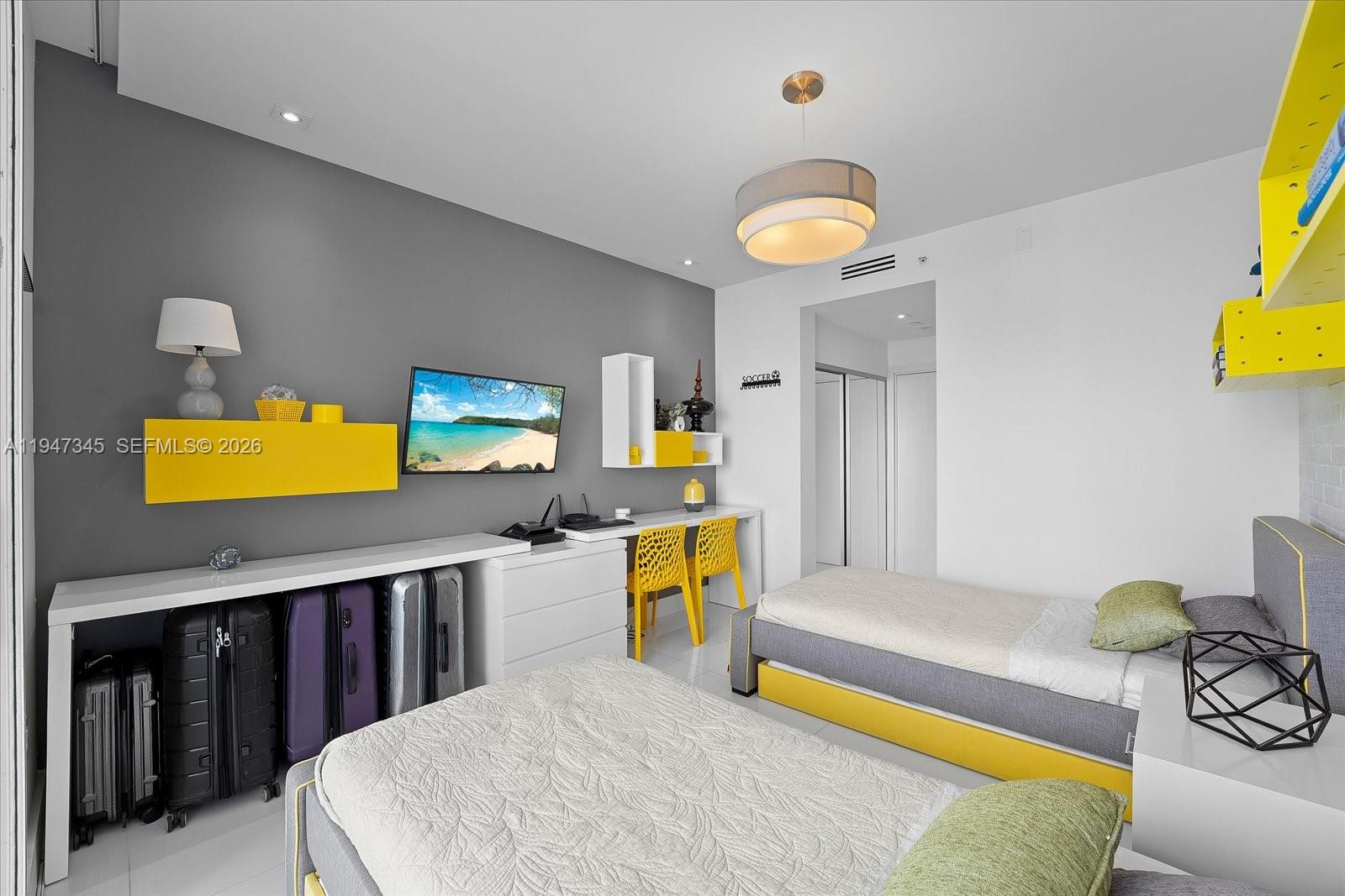 OCEANIA V CONDO - Residential