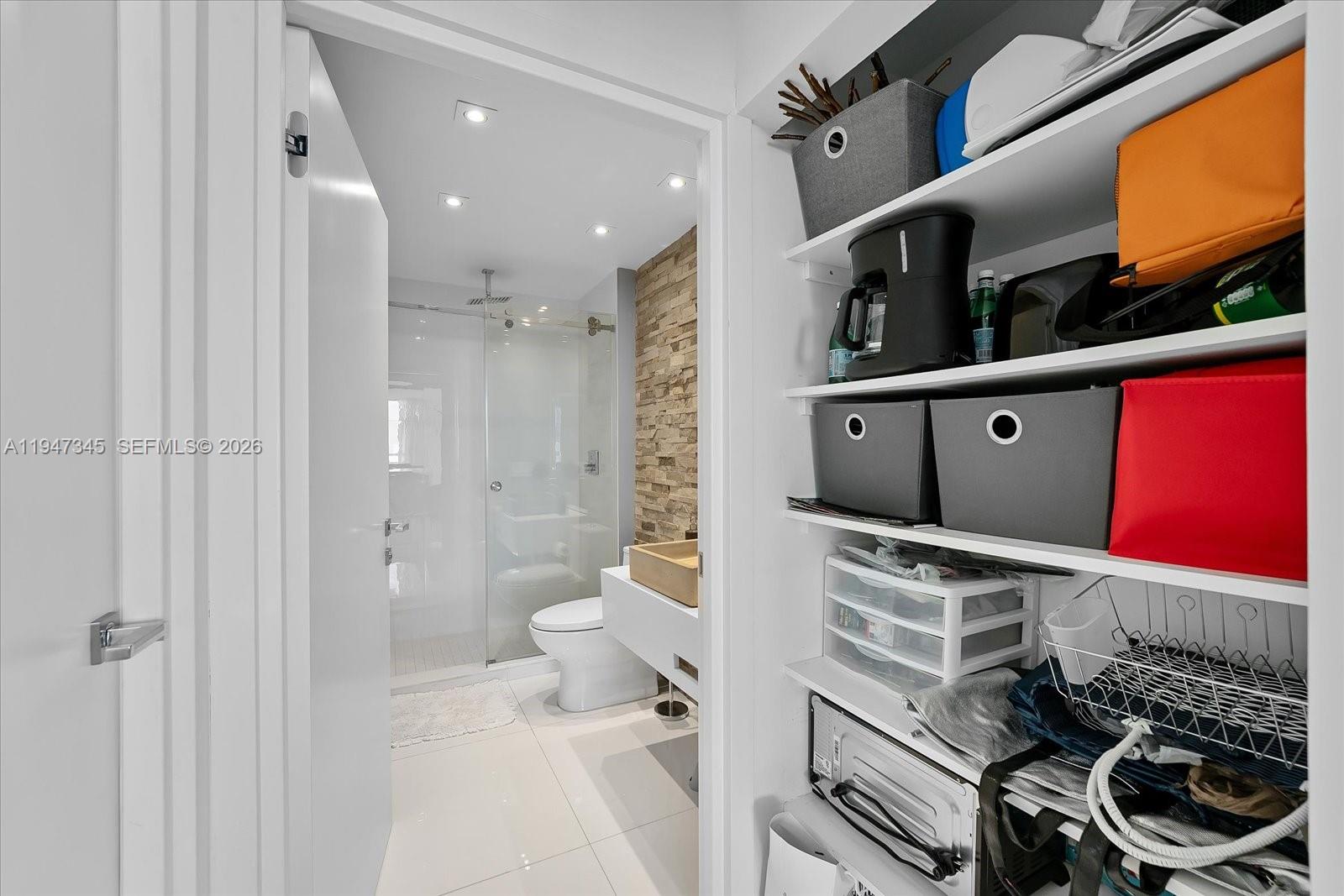 OCEANIA V CONDO - Residential