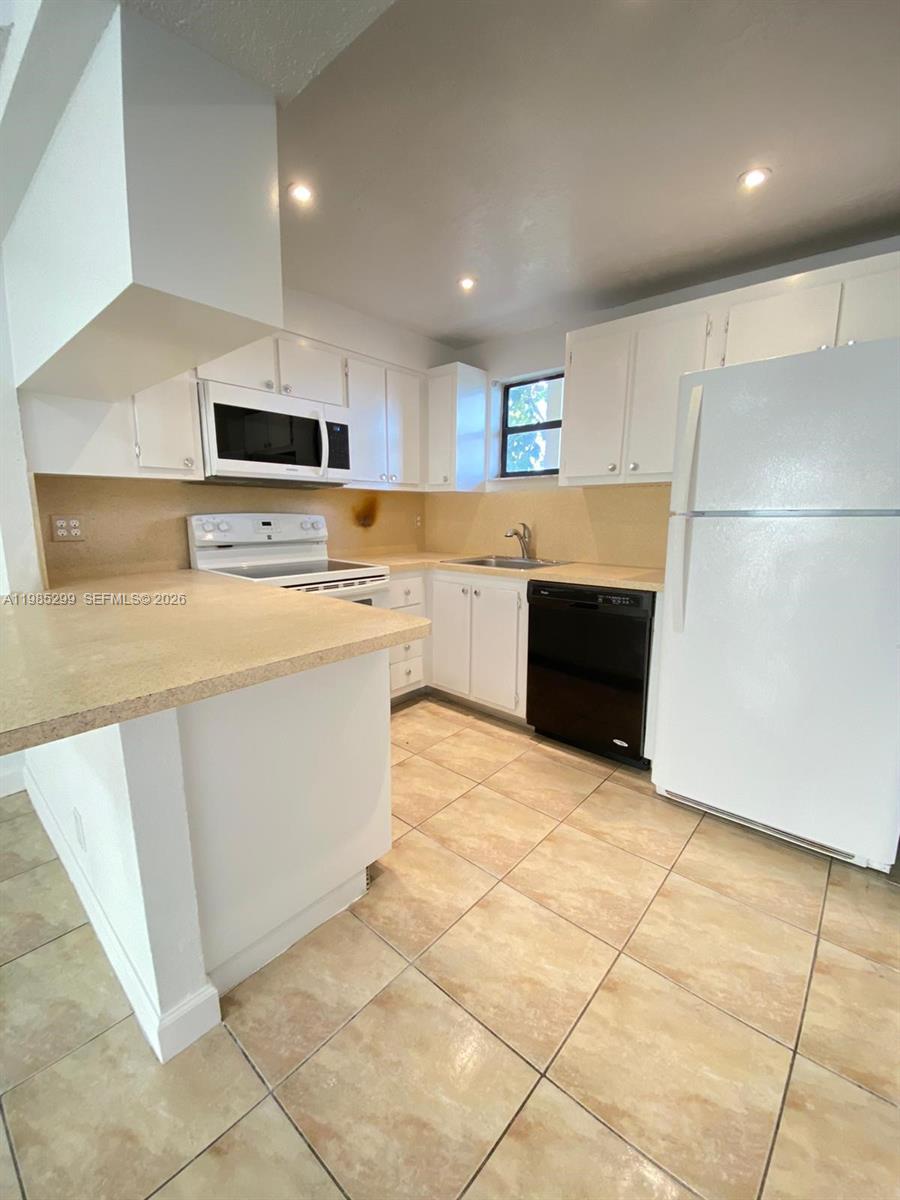 LAS VISTAS AT DORAL CONDO - Residential Lease