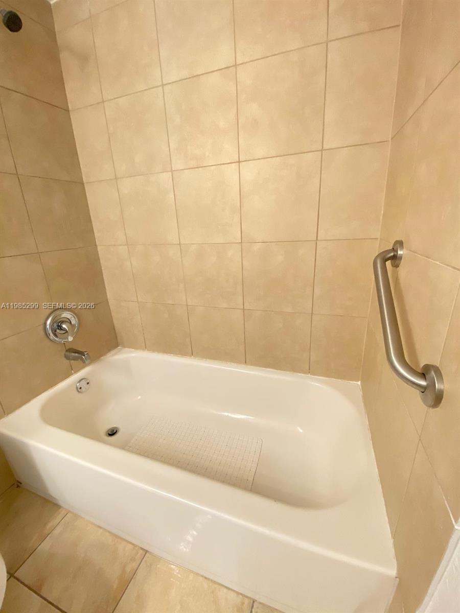 LAS VISTAS AT DORAL CONDO - Residential Lease