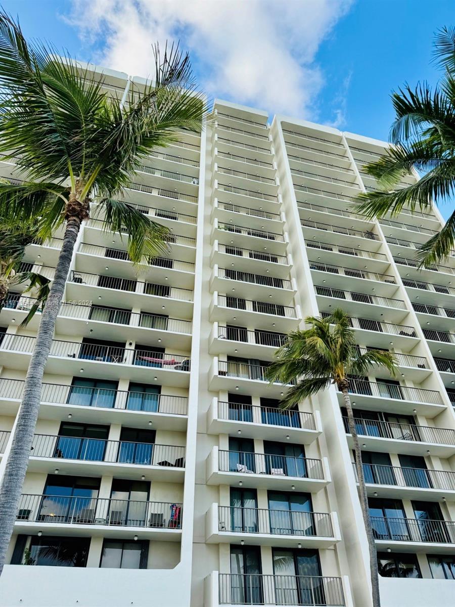 2625 Collins Ave 305, Miami Beach, Miami-Dade County, Florida - 1 Bedrooms  
2 Bathrooms - 