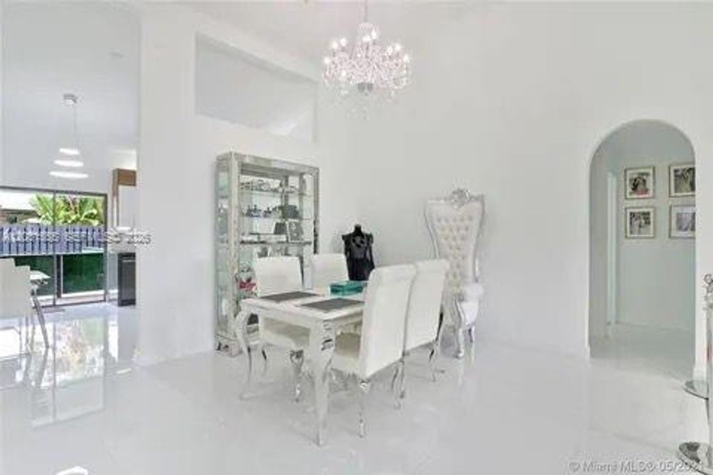 Photo of 270 SE 7th St, Dania Beach, FL 33004 (MLS # A12031555)