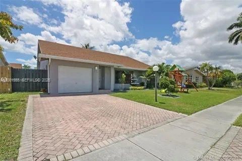 Tiny photo for 270 SE 7th St, Dania Beach, FL 33004 (MLS # A12031555)