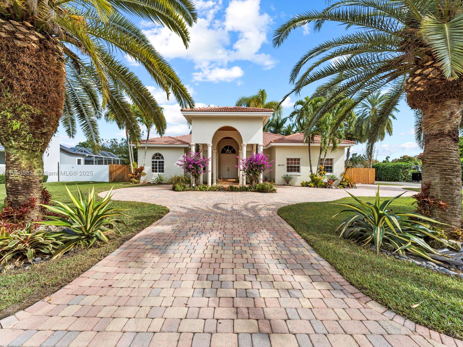 24225 Sw 198th Ave, Homestead, Miami-Dade County, Florida - 5 Bedrooms  
4 Bathrooms - 