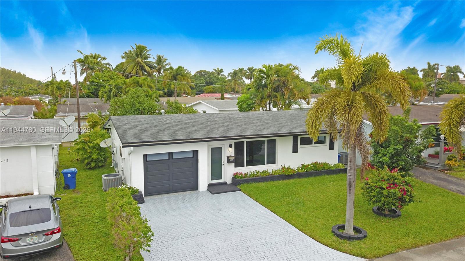 GOLD KEY VILLAS WEST - Residential