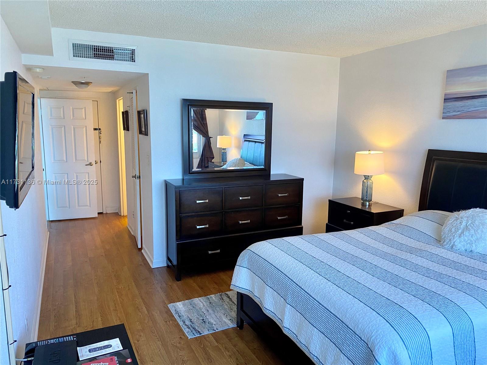 WAVE CONDO - Residential