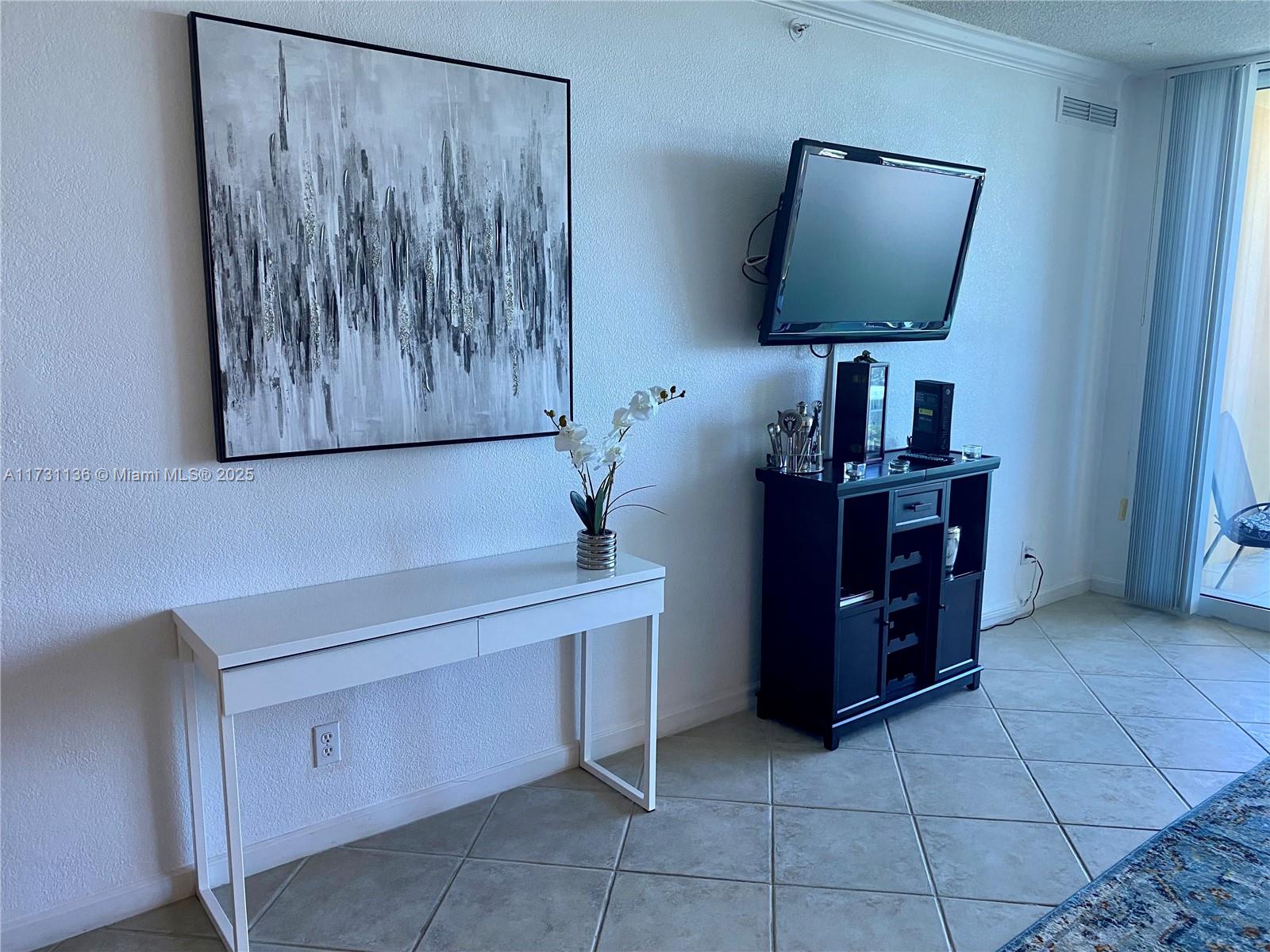 WAVE CONDO - Residential