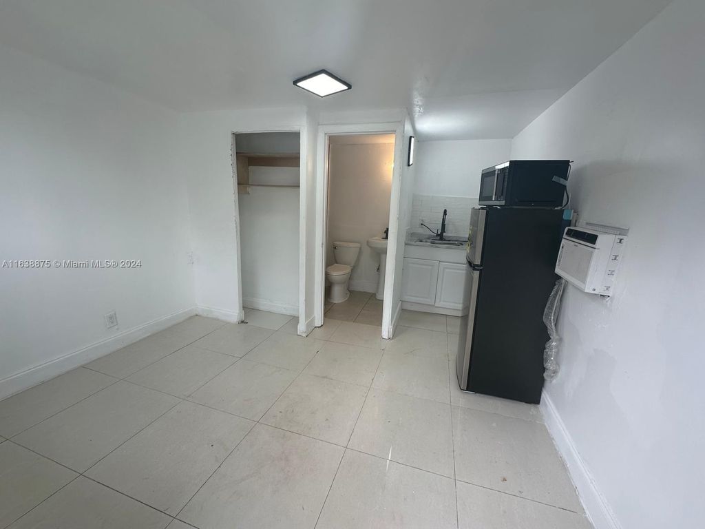 Photo of 633 NW 15th Ave #11, Fort Lauderdale, FL 33311 (MLS # A11638875)