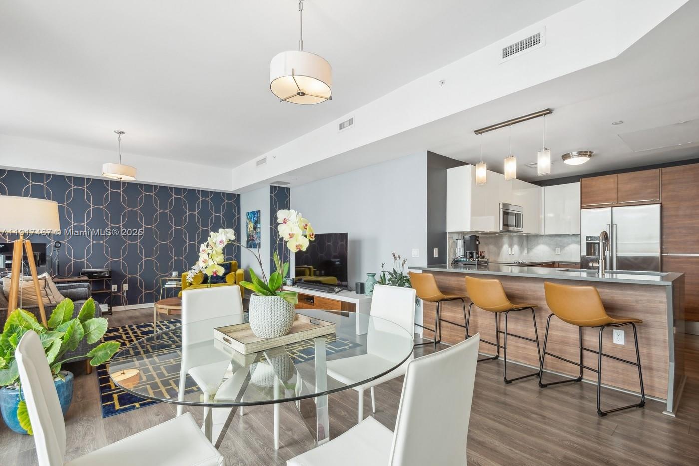 THE CRIMSON CONDO - Residential