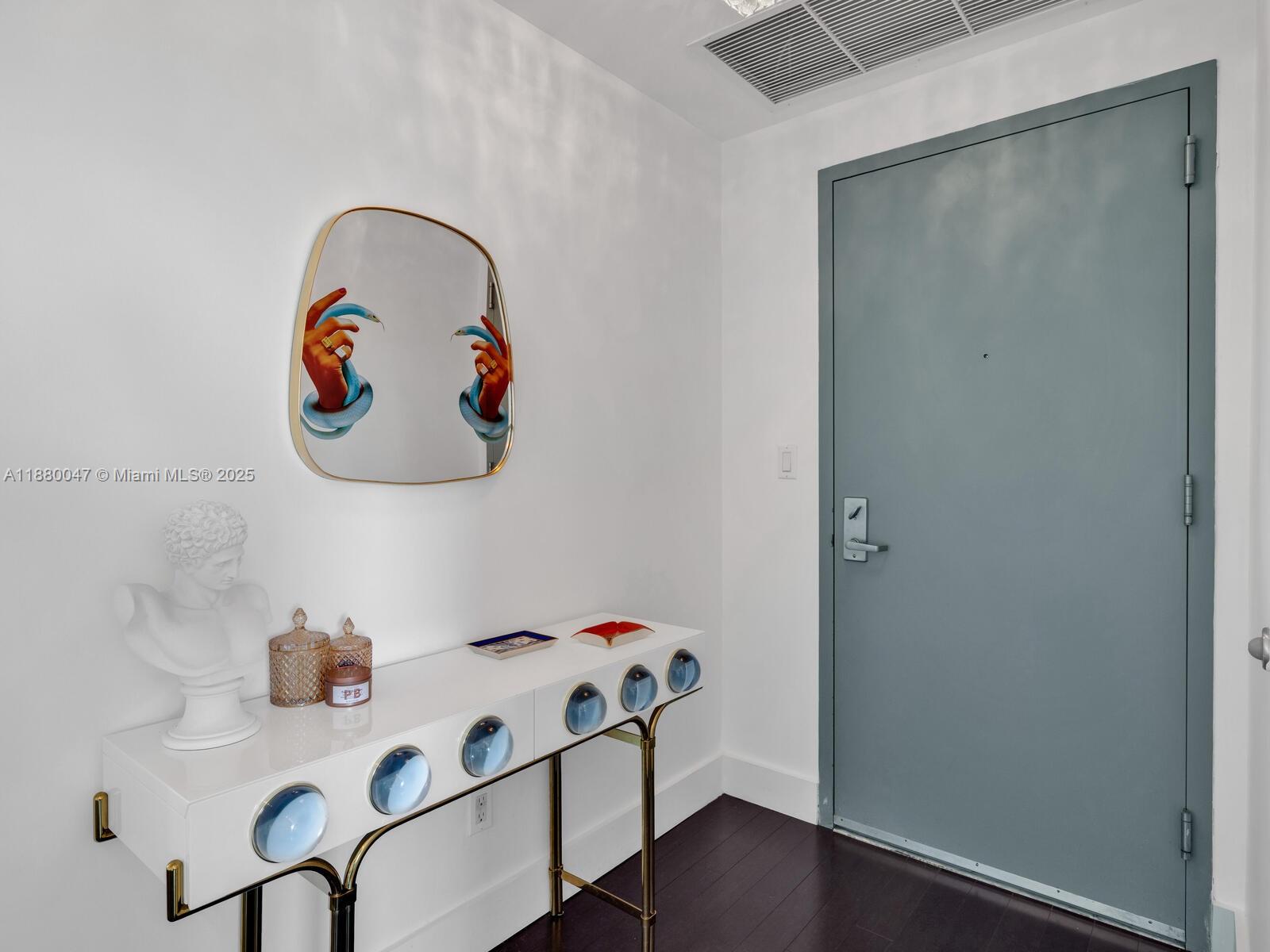 BLUE CONDO - Residential