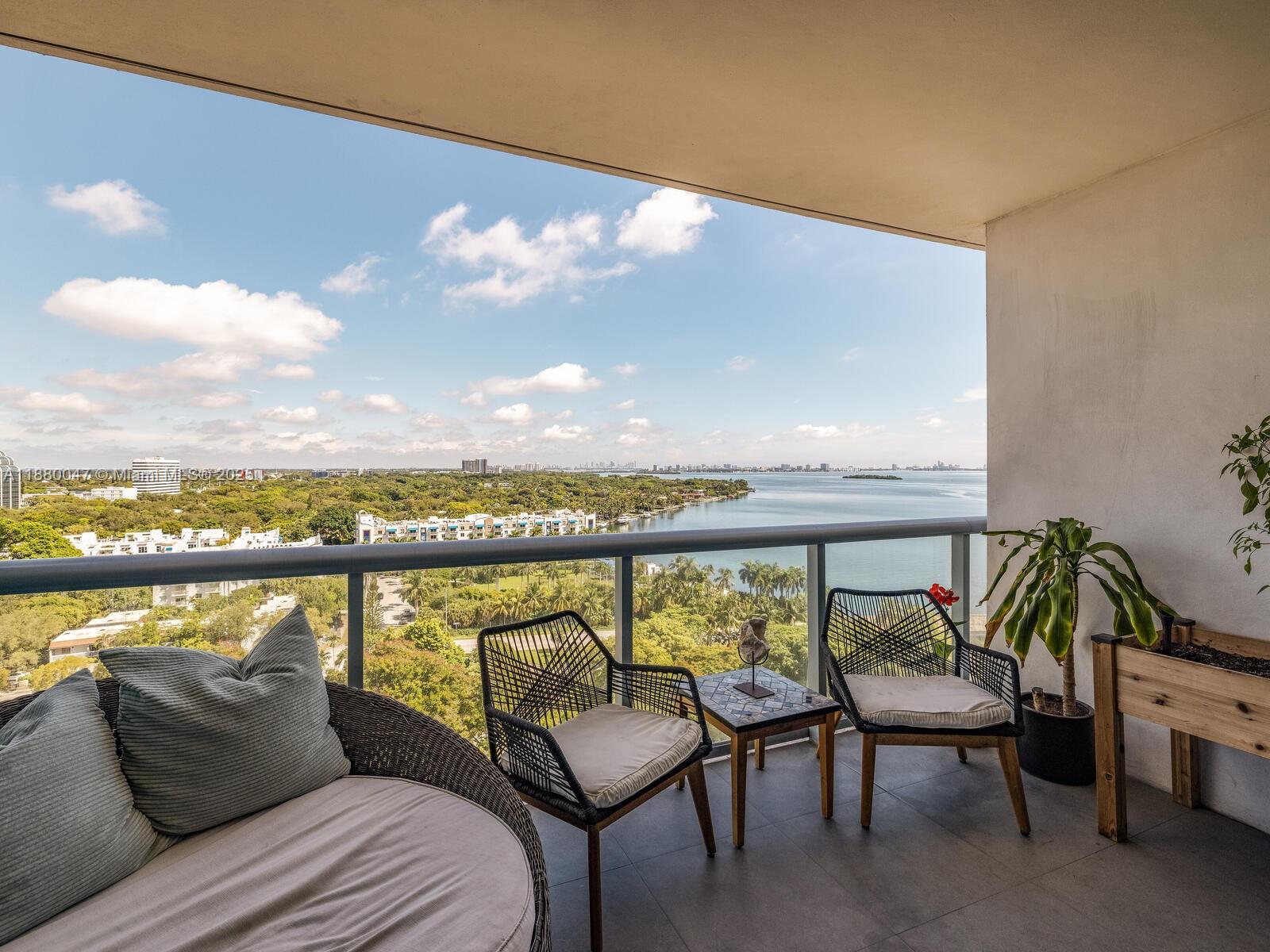 BLUE CONDO - Residential