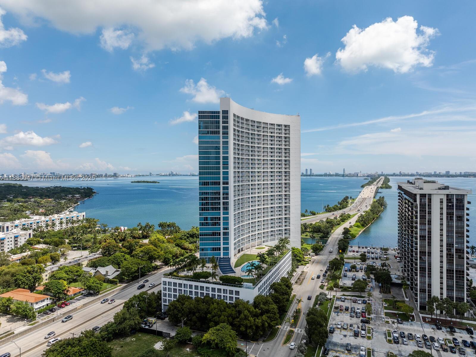 BLUE CONDO - Residential