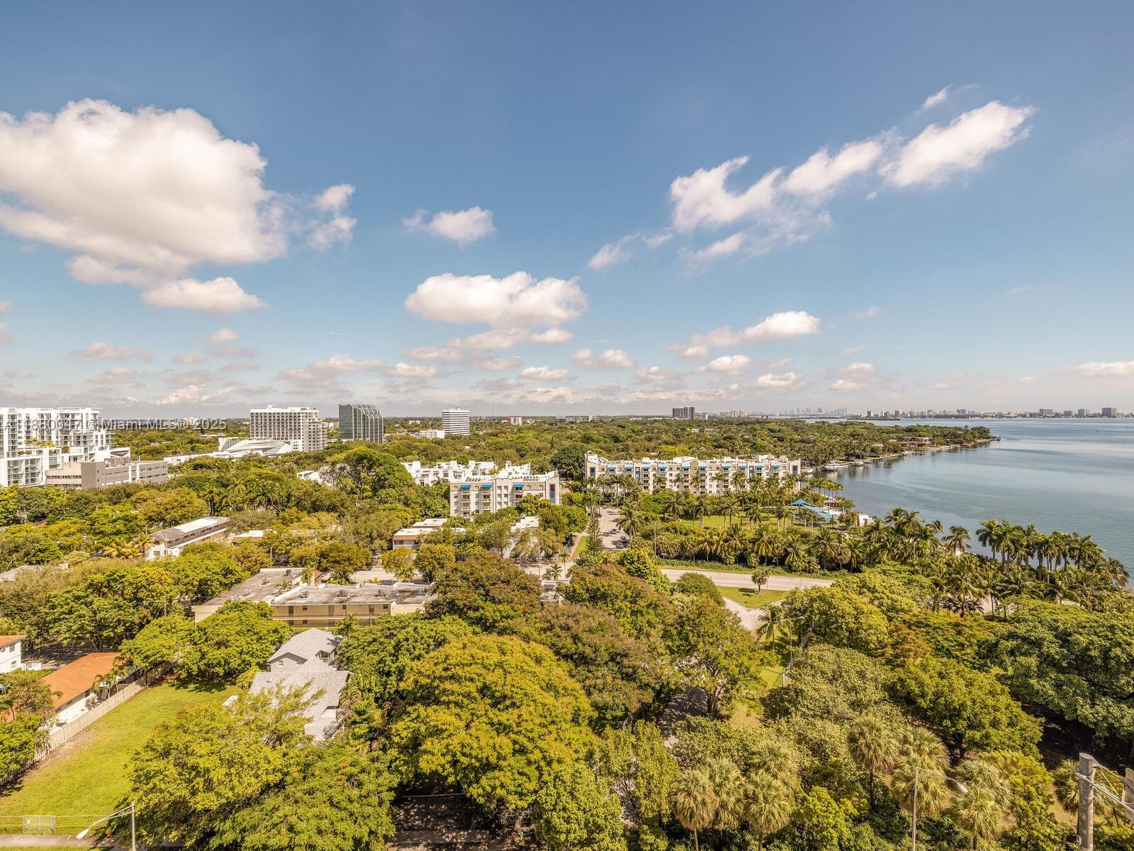 BLUE CONDO - Residential