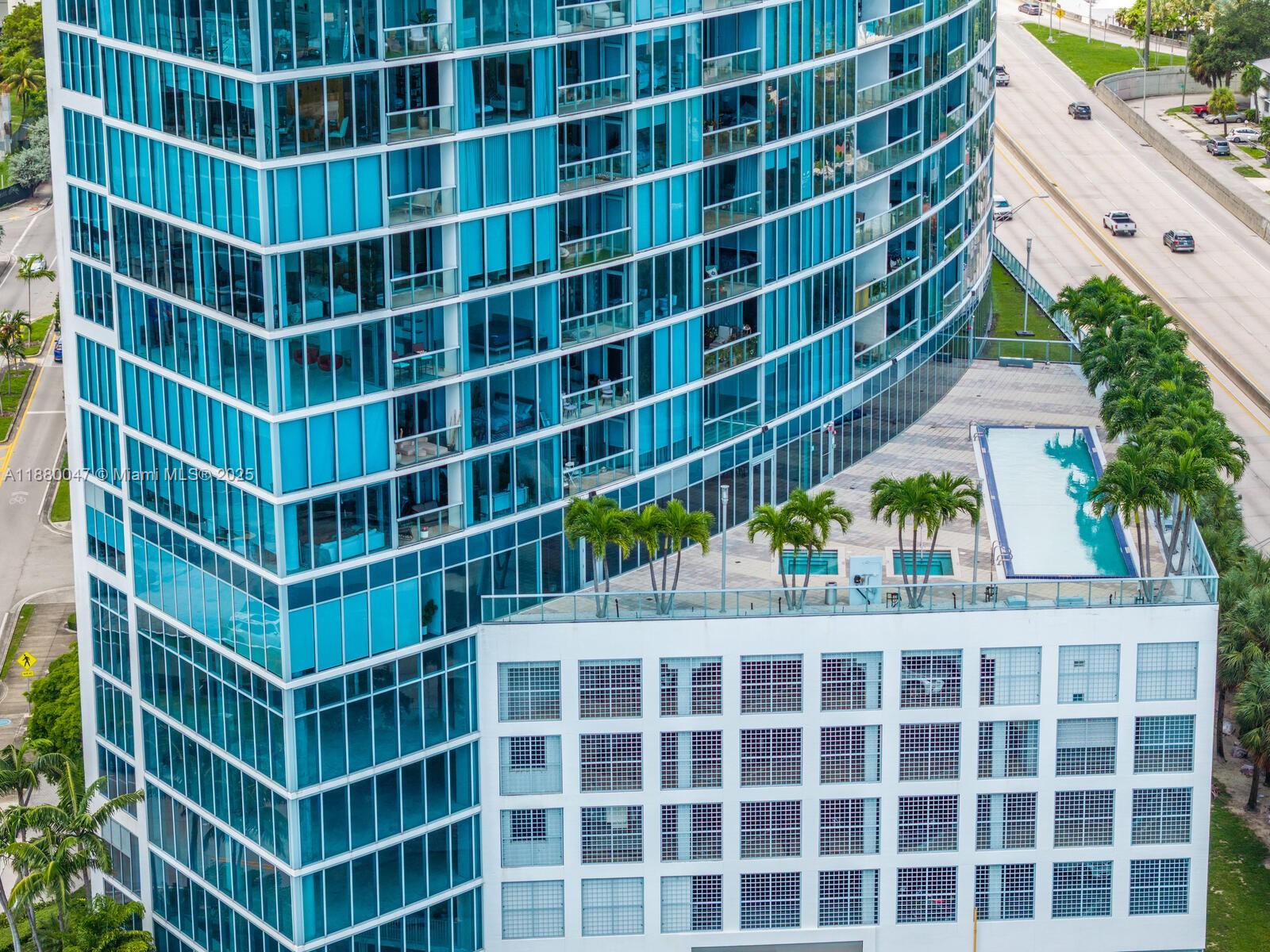 BLUE CONDO - Residential