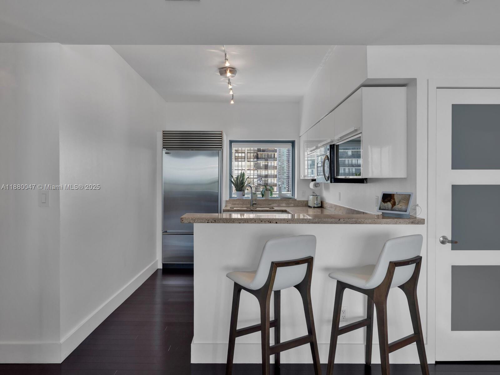 BLUE CONDO - Residential