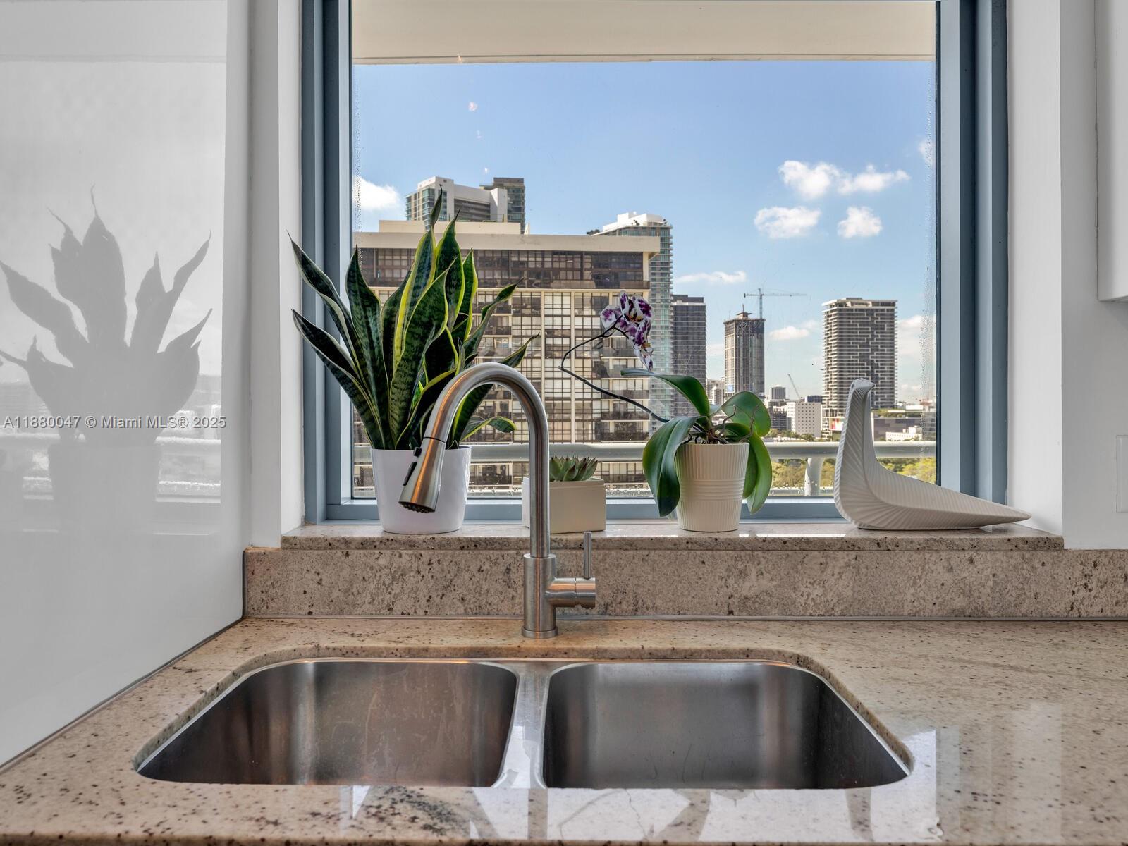 BLUE CONDO - Residential