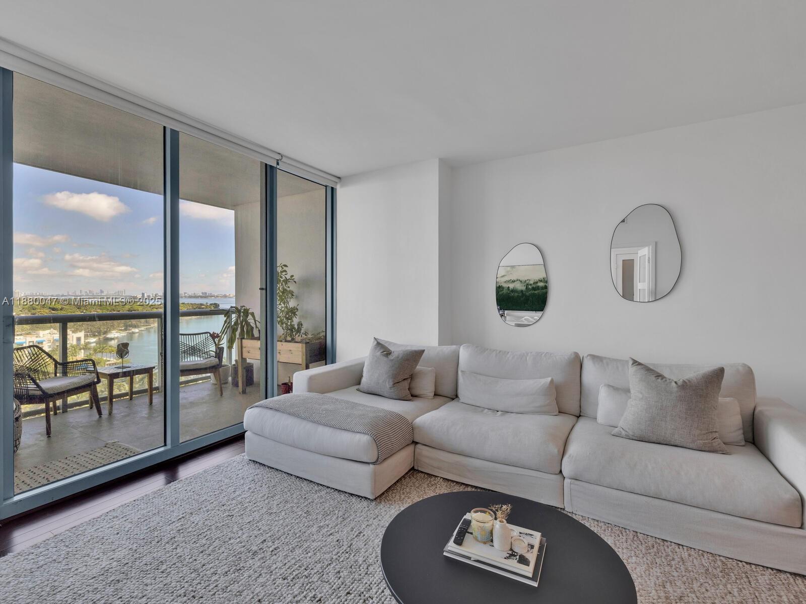 BLUE CONDO - Residential