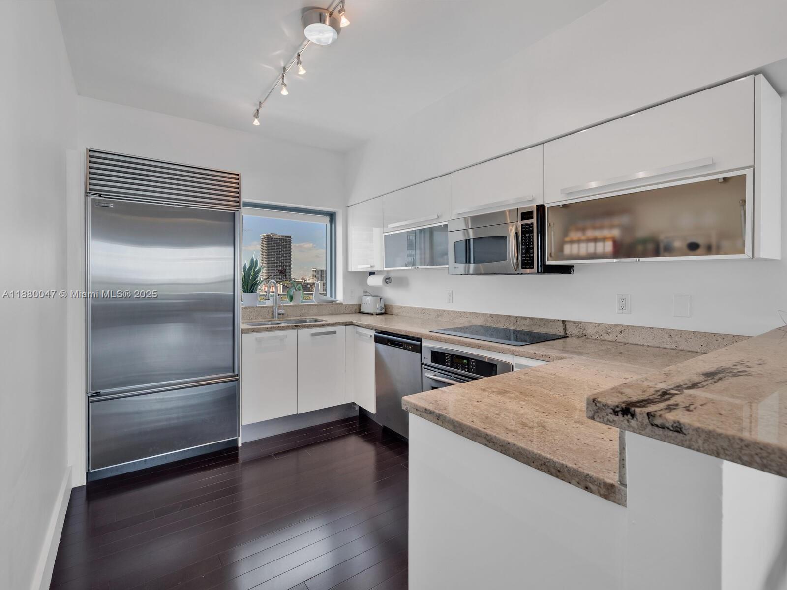 BLUE CONDO - Residential