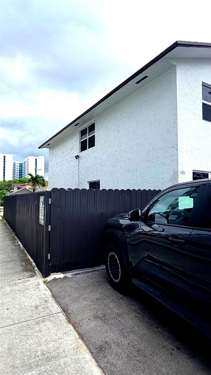 EL POLO CONDO - Residential