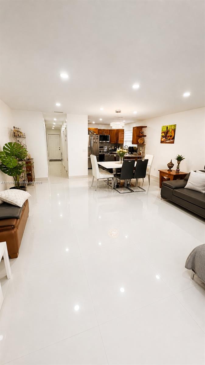 EL POLO CONDO - Residential