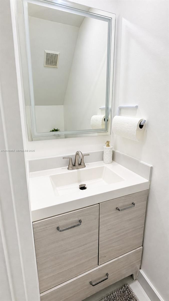 EL POLO CONDO - Residential