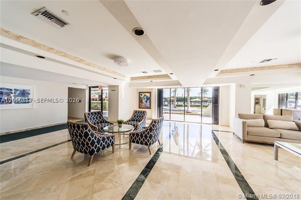 2625 Collins Ave 810