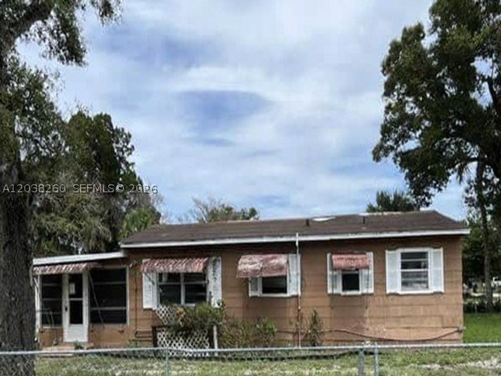 Photo of 314 S 17th St, Fort Pierce, FL 34950 (MLS # A12038260)