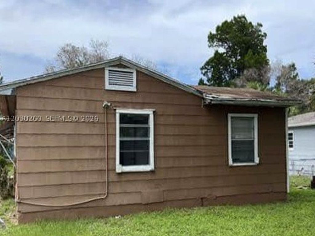 Photo of 314 S 17th St, Fort Pierce, FL 34950 (MLS # A12038260)