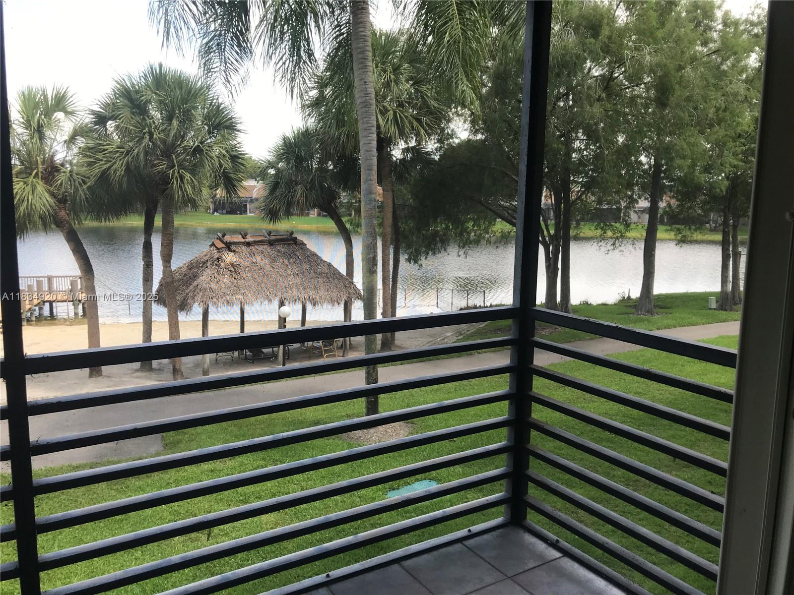 1101 Colony Point Cir 206, Pembroke Pines, FL, 33026/$170,000 4 1101 Colony Point Cir 206