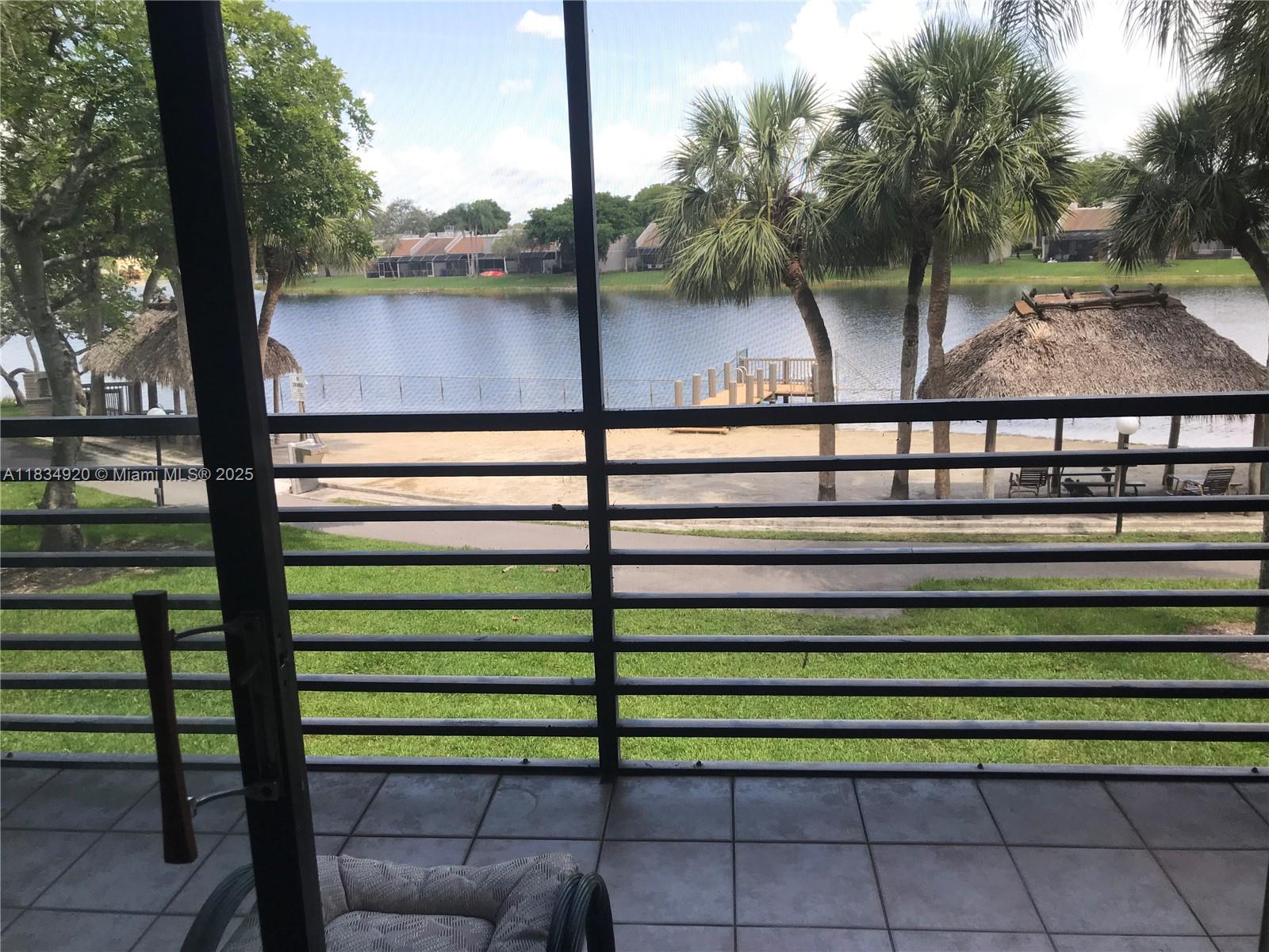 1101 Colony Point Cir 206, Pembroke Pines, FL, 33026/$170,000 3 1101 Colony Point Cir 206