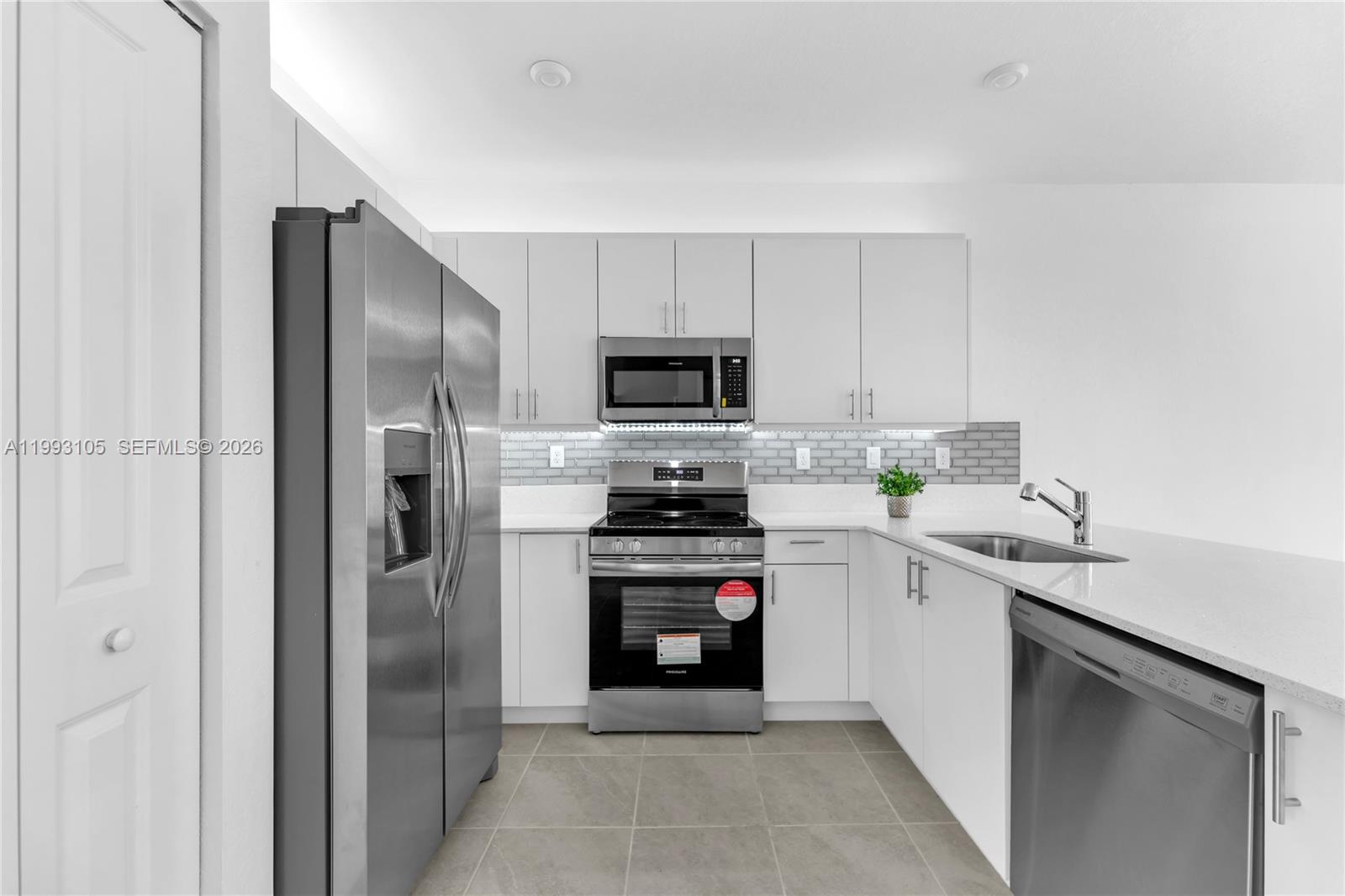 Altamira Castellon Collect - Residential Lease