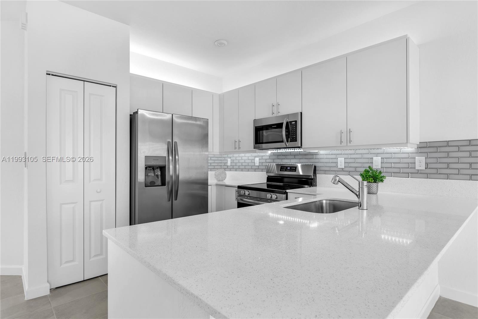 Altamira Castellon Collect - Residential Lease