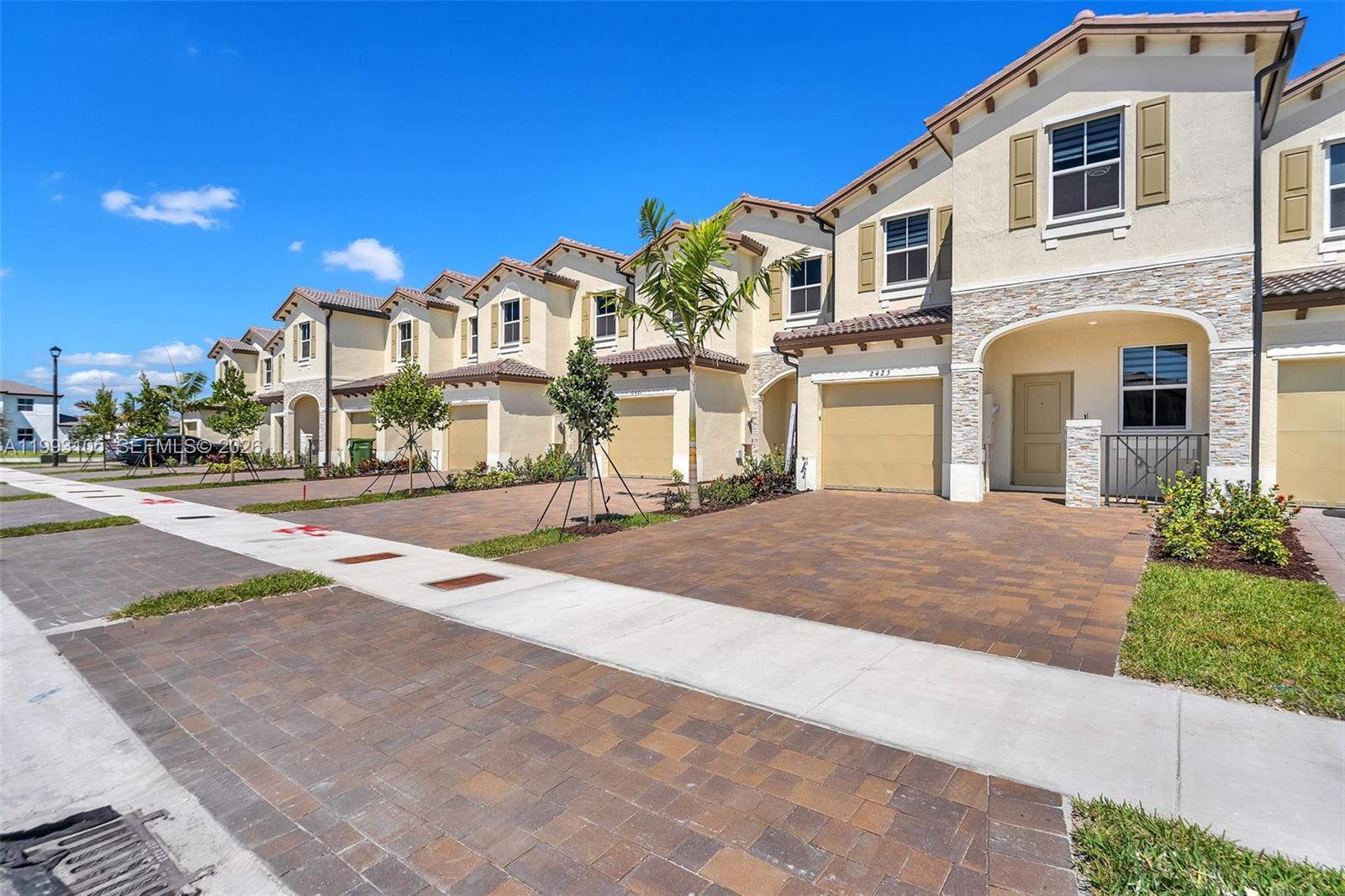 Altamira Castellon Collect - Residential Lease