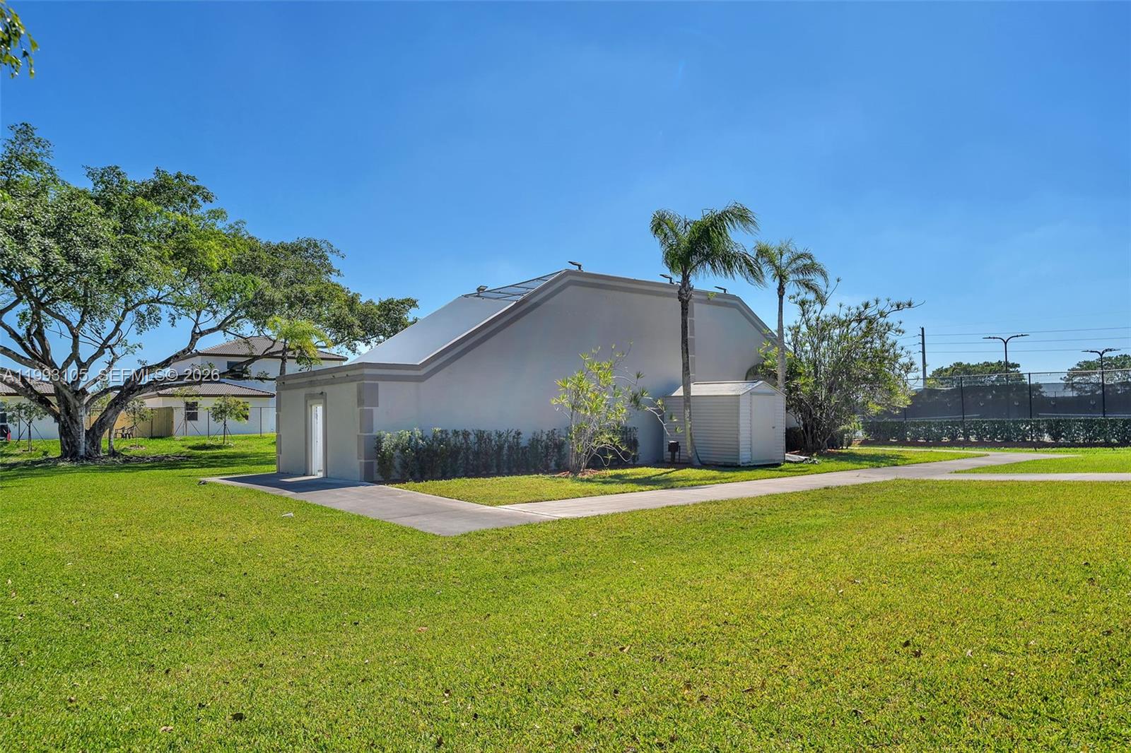 Altamira Castellon Collect - Residential Lease