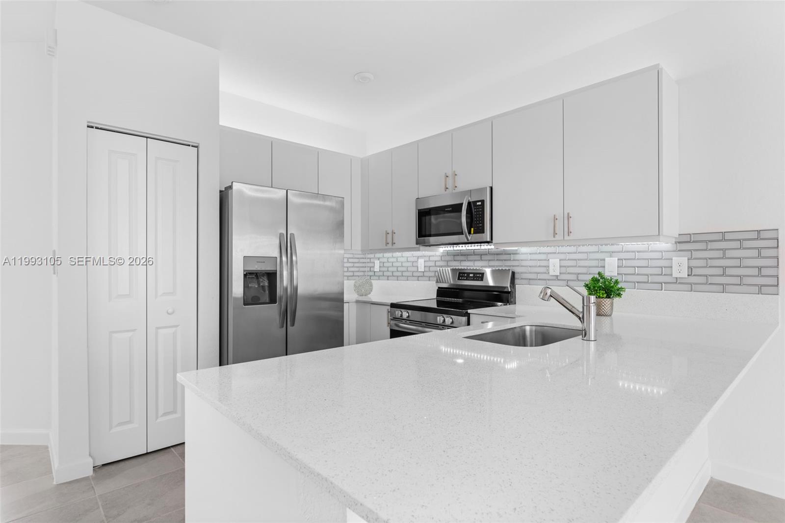 Altamira Castellon Collect - Residential Lease