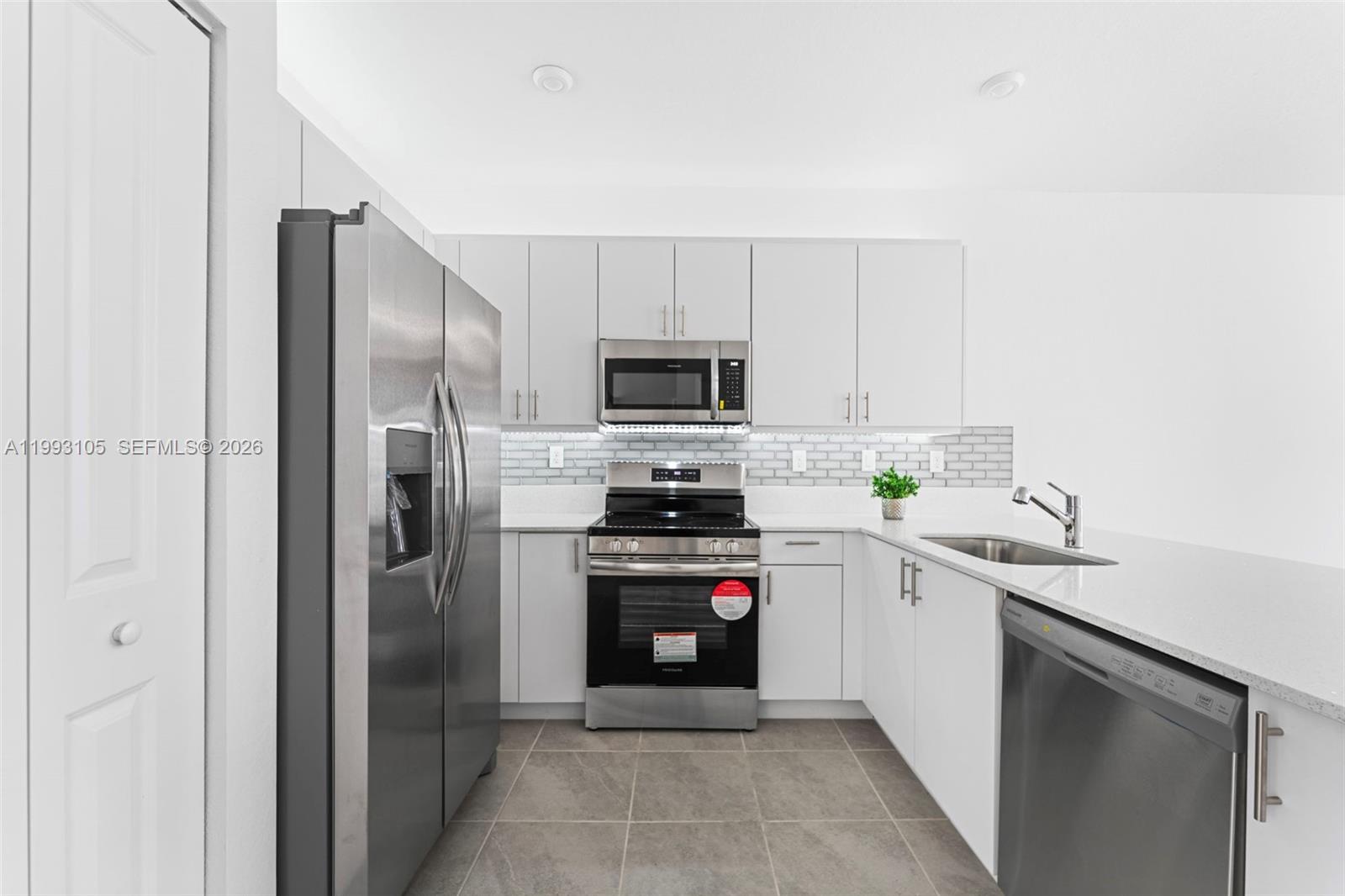 Altamira Castellon Collect - Residential Lease