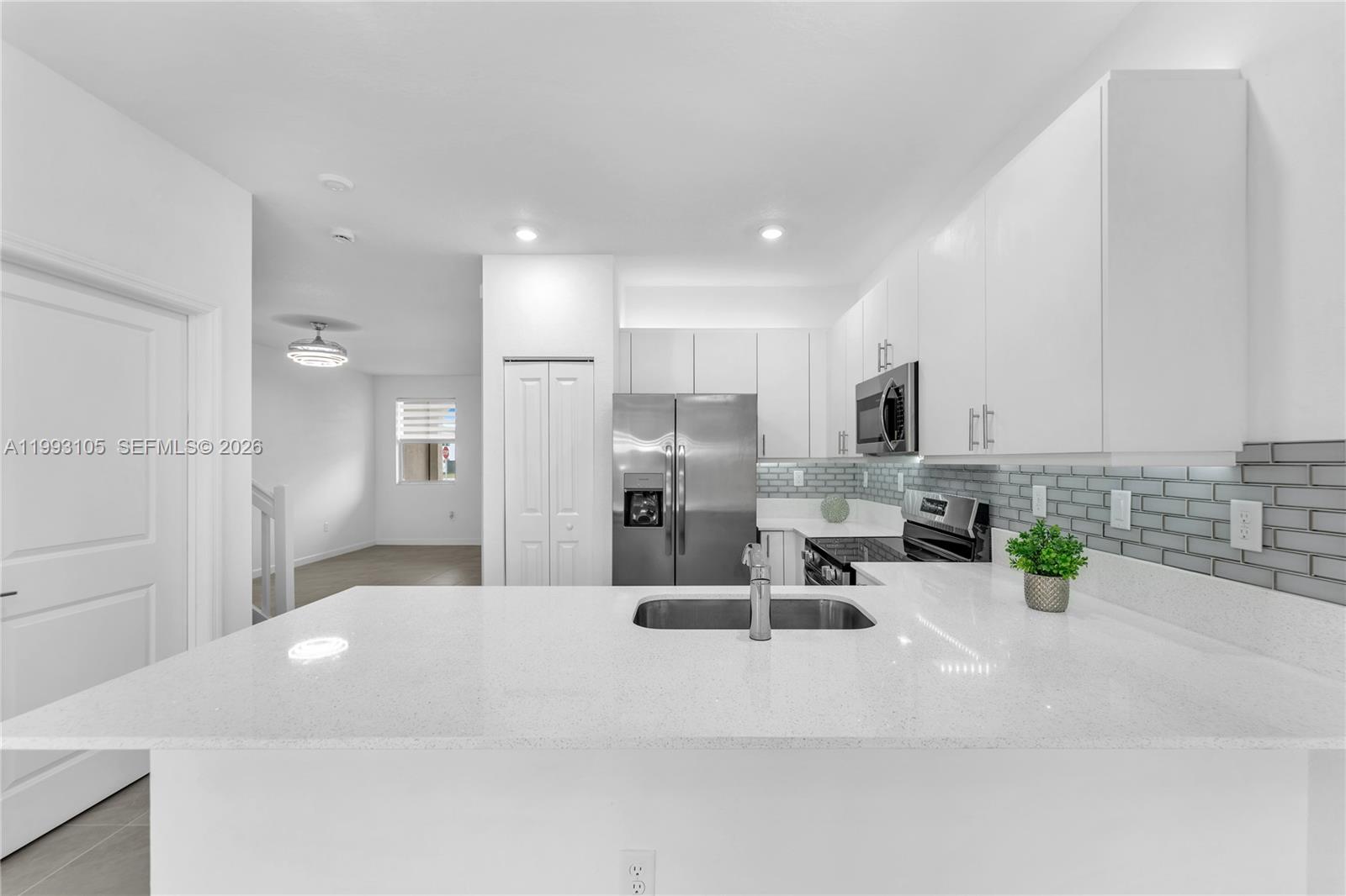 Altamira Castellon Collect - Residential Lease