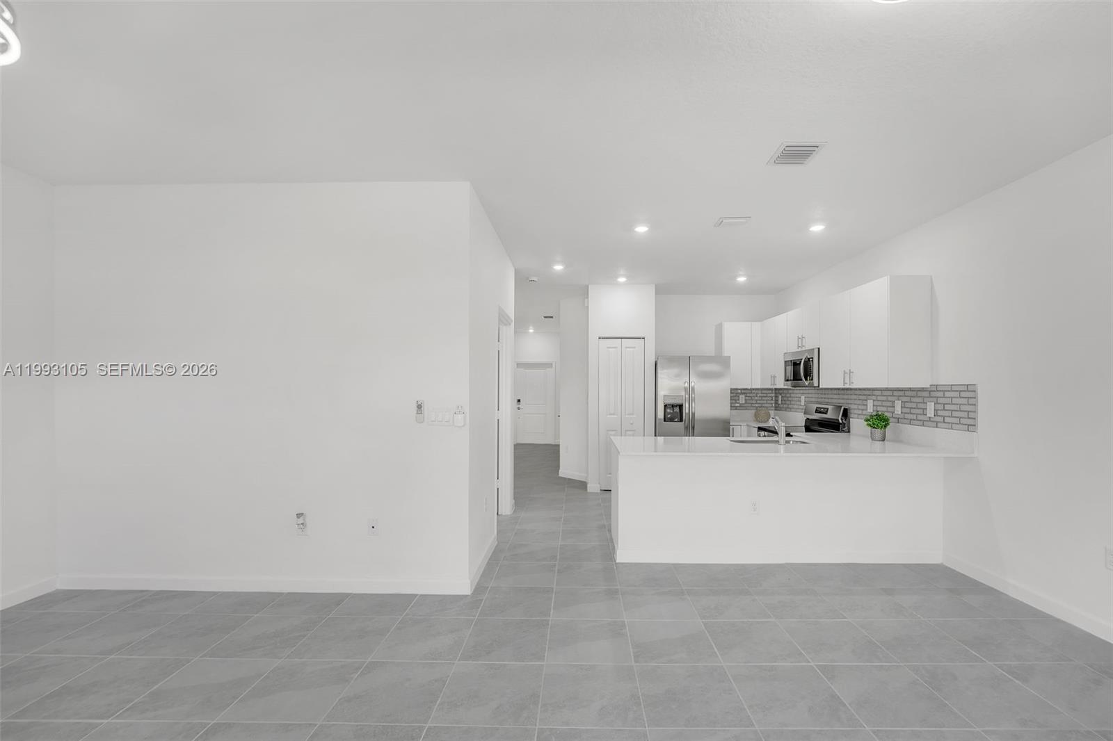 Altamira Castellon Collect - Residential Lease