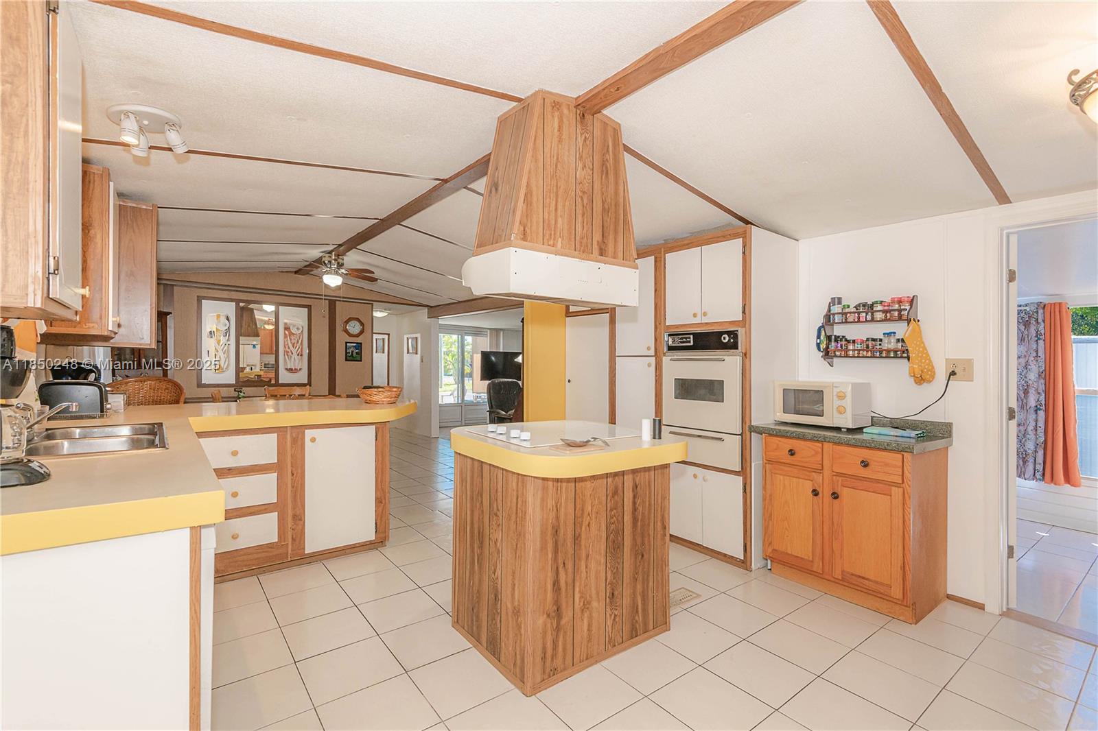 8 Highborne Ln