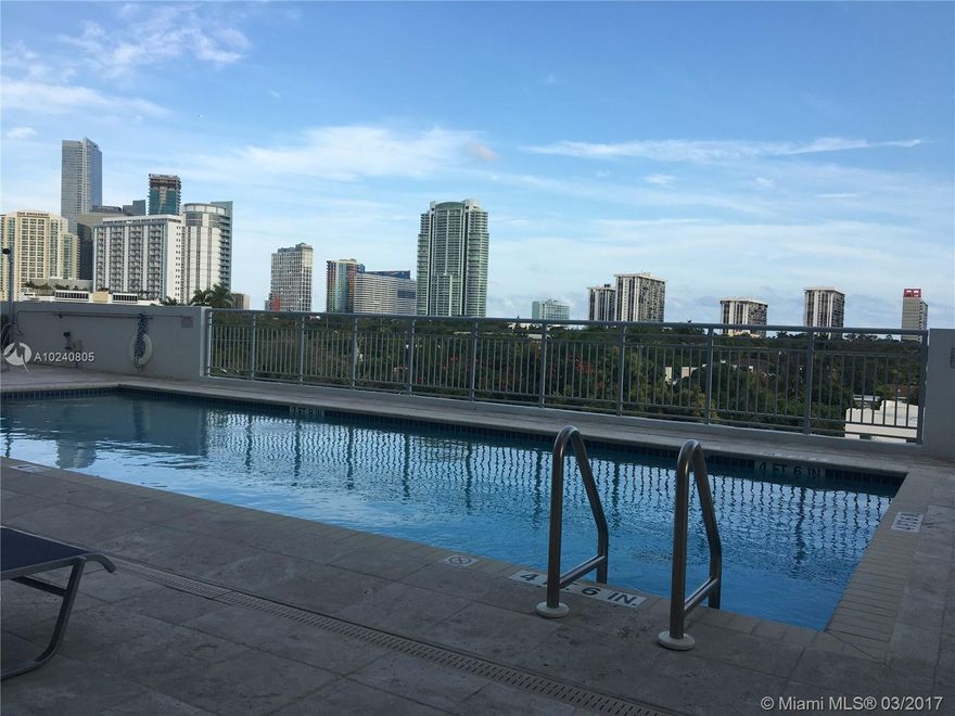 Beautifull One Bedroom apartment (same level as Pool & Gym).  Excellent Location, close to Brickell, Downtown & Coral Gables.  Very Easy to show.