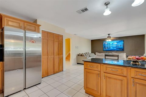 Single Family Residence in Miami FL 14401 112th Ter Ter 10.jpg